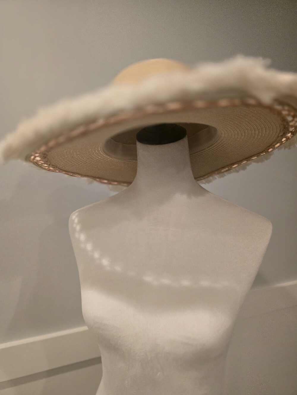 Kendall & Kylie Wide Brim Straw Hat with Cream Fringed Edge Nwt